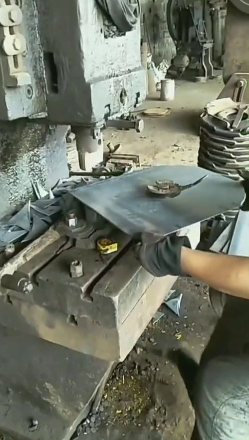 瘋狂的機(jī)械加工過(guò)程 這巧妙的機(jī)器發(fā)明令人很滿意